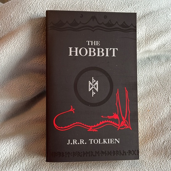 2 Novels: J.R.R. Tolkien The Hobbit and The Lord of the Rings Part 1 - Picture 4 of 5